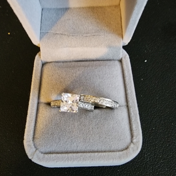 Size 5: Large CZ Princess Cut Wedding Set - Picture 3 of 4